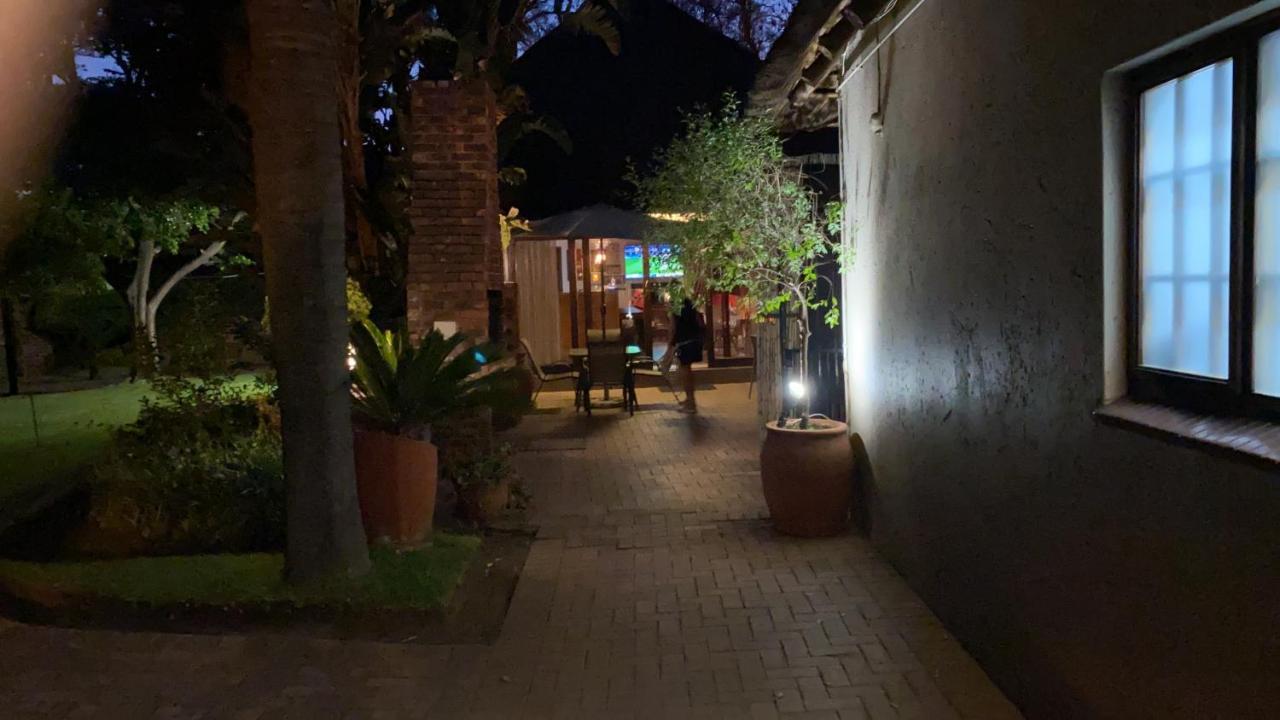 Safari Club Guest Lodge Or Tambo International Airport Kempton Park Dış mekan fotoğraf