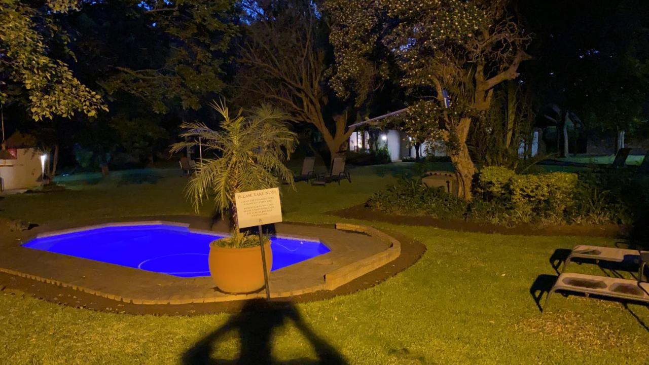 Safari Club Guest Lodge Or Tambo International Airport Kempton Park Dış mekan fotoğraf