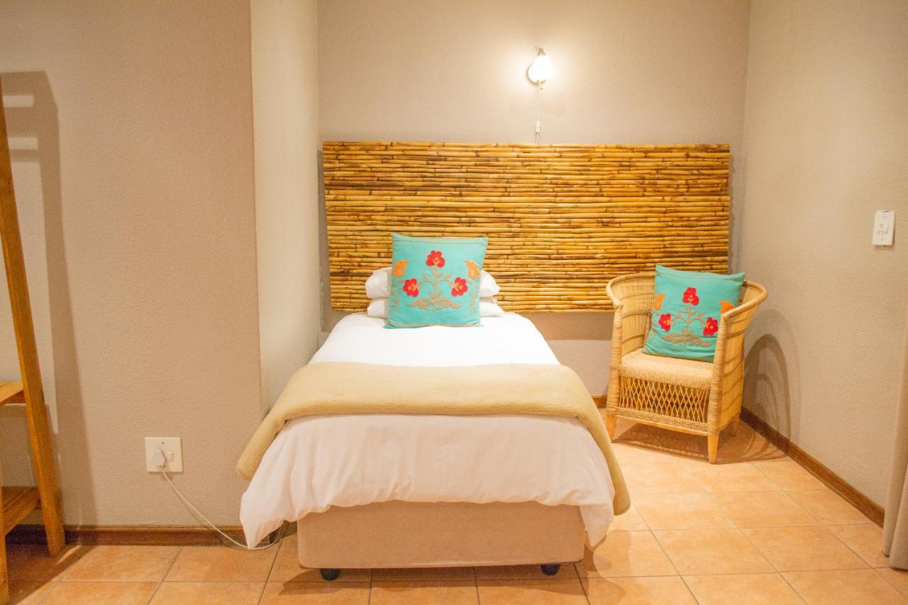 Safari Club Guest Lodge Or Tambo International Airport Kempton Park Dış mekan fotoğraf