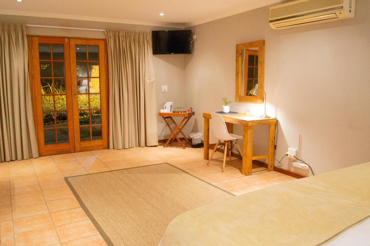 Safari Club Guest Lodge Or Tambo International Airport Kempton Park Dış mekan fotoğraf