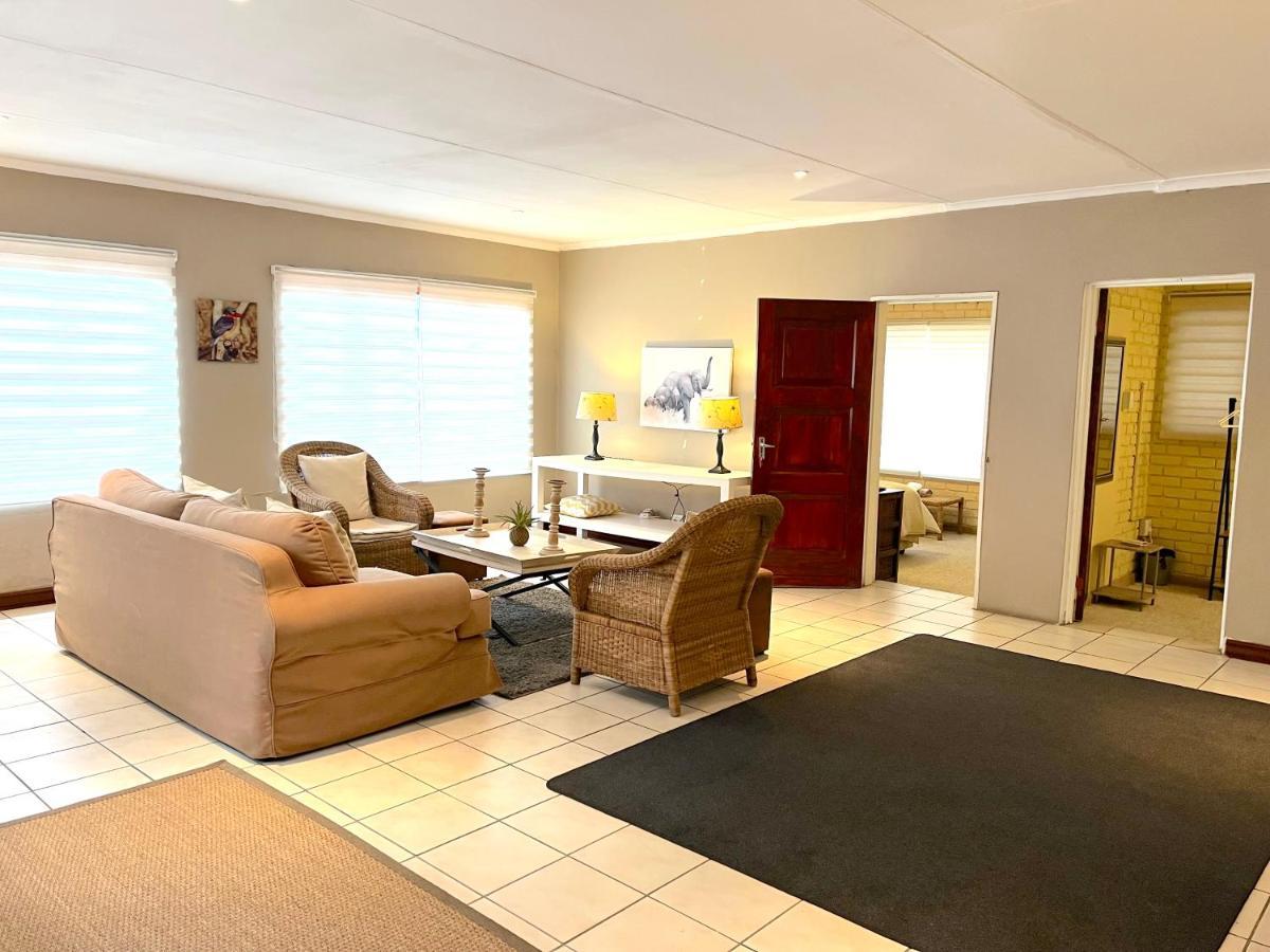 Safari Club Guest Lodge Or Tambo International Airport Kempton Park Dış mekan fotoğraf