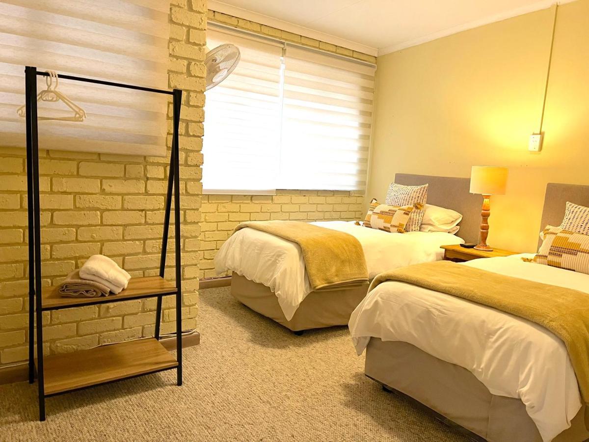 Safari Club Guest Lodge Or Tambo International Airport Kempton Park Dış mekan fotoğraf