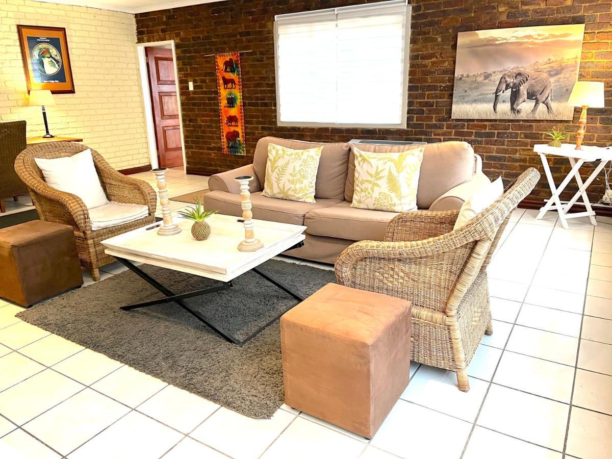 Safari Club Guest Lodge Or Tambo International Airport Kempton Park Dış mekan fotoğraf