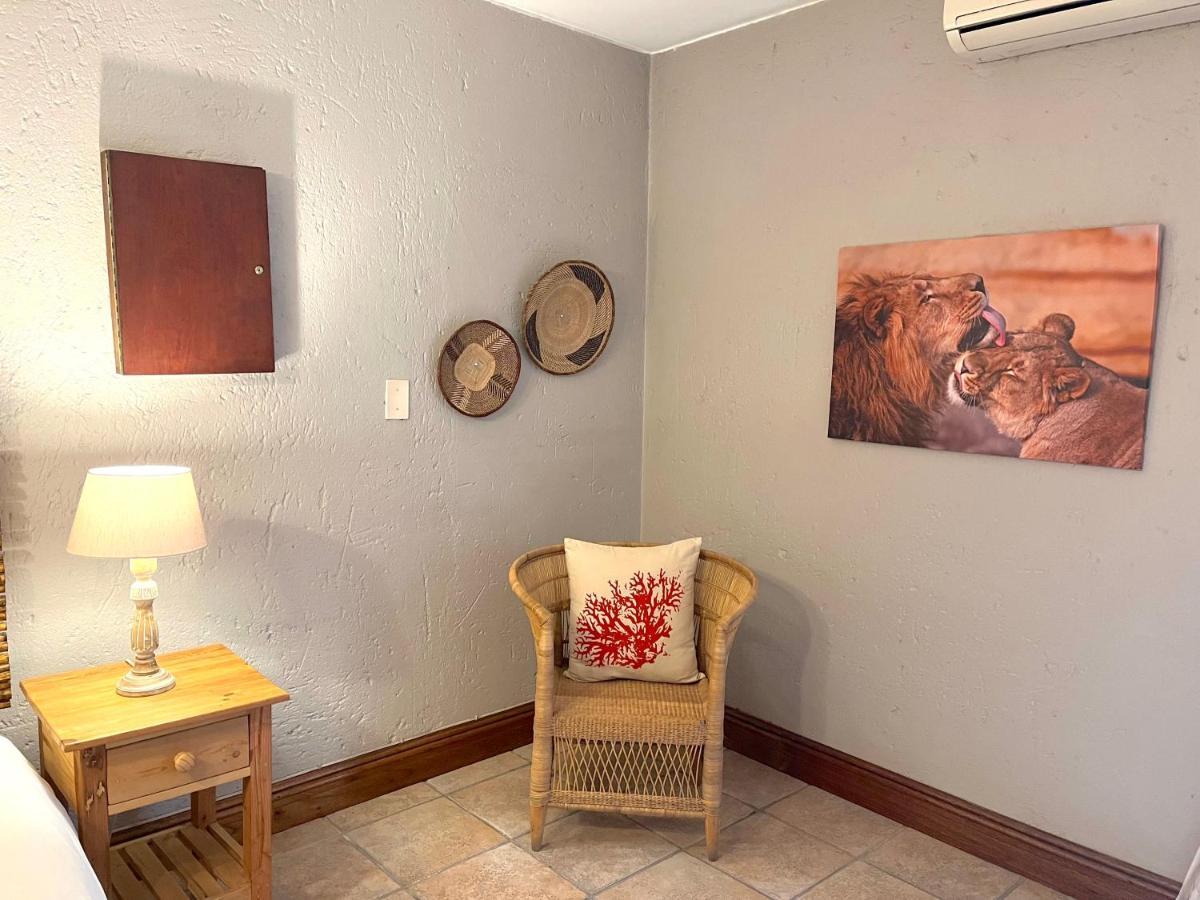 Safari Club Guest Lodge Or Tambo International Airport Kempton Park Dış mekan fotoğraf