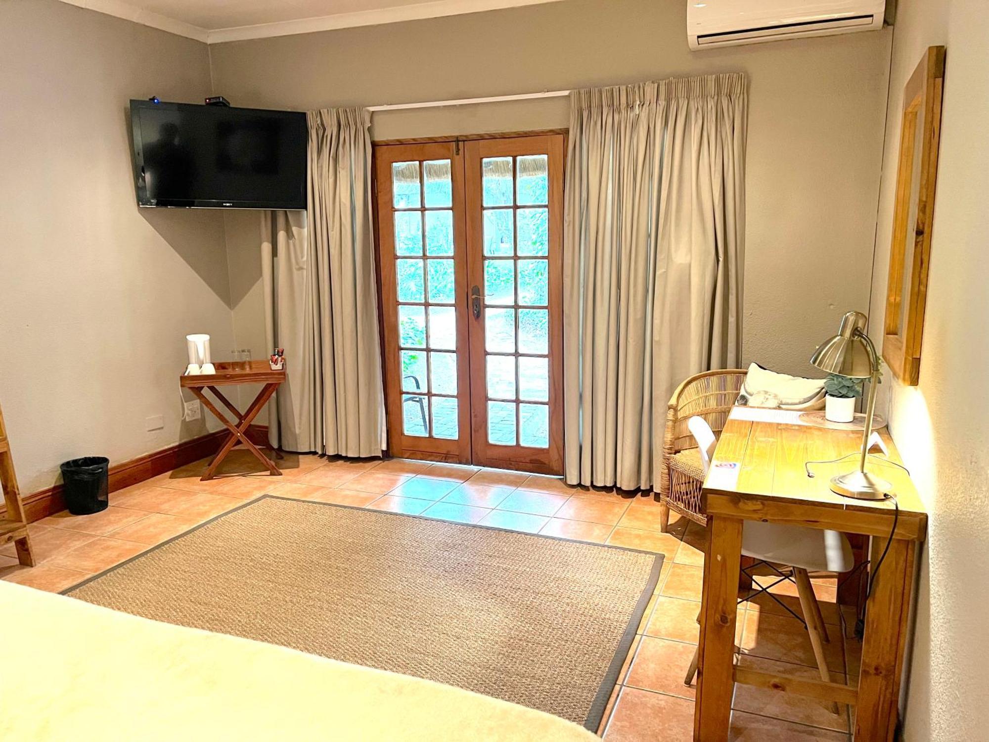 Safari Club Guest Lodge Or Tambo International Airport Kempton Park Dış mekan fotoğraf